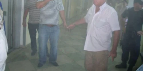 Bărbatul a dat foc unei saltele din salonul în care era izolat