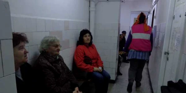 pacienti la uşa medicului