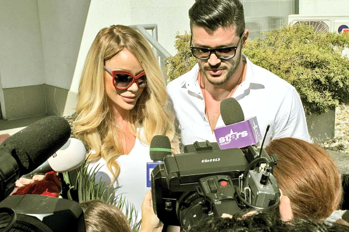Bianca şi Victor şi-au dus ieri copila acasă.  Micuţa a venit pe lume pe 26 septembrie  şi a avut la naştere 3,2 kg şi 48 cm