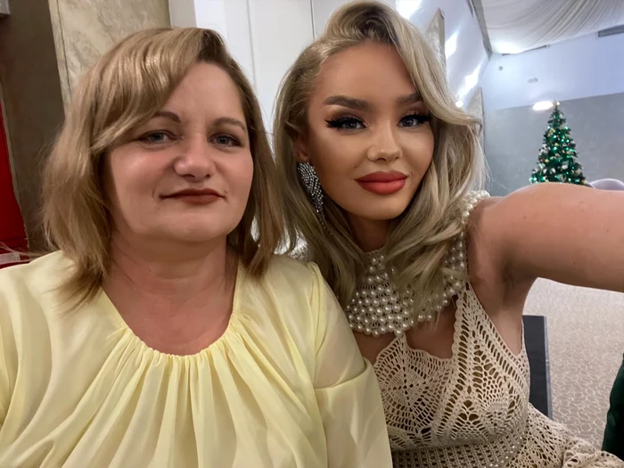 Maria Constantin alături de mama ei / Foto: Facebook