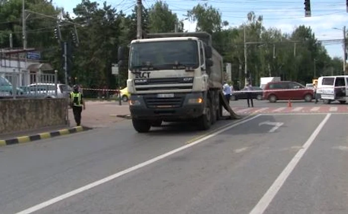 Autobasculanta l-a strivit pe bărbatul de 64 de ani chiar pe trecerea de pietoni