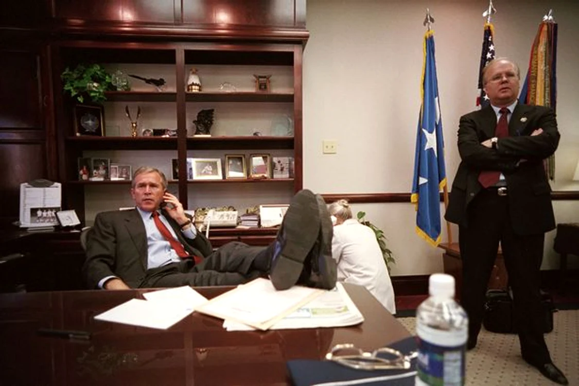 Președintele George W. Bush și consilierul său principal, Karl Rove