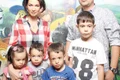 Nicoleta, alături de  Zsolt Jr (11 ani) şi de  tripleţii Kim, Kevin  şi Karoly (8 ani)  jpeg