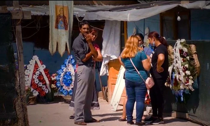 
    Micuții au fost conduși pe ultimul drum sâmbătă, 14 august Foto: antena3.ro  