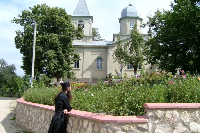 
    Mănăstirea Vărzăreşti  