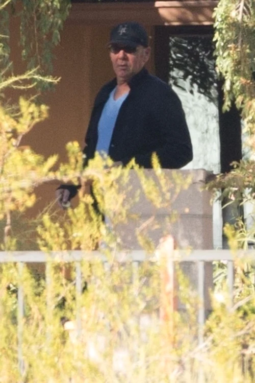 *PREMIUM EXCLUSIVE* First Pictures of Kevin Spacey in Sex Rehab! jpeg