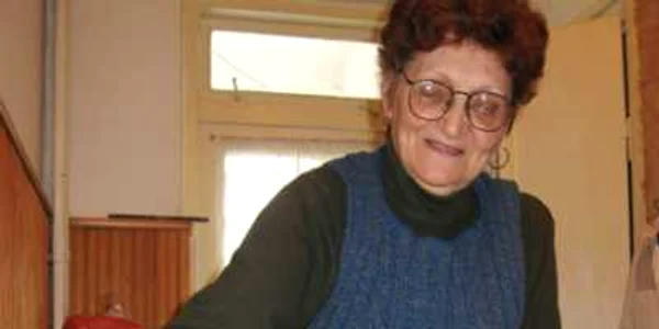 Olga Hârţescu arată cum se face turta cu julfă