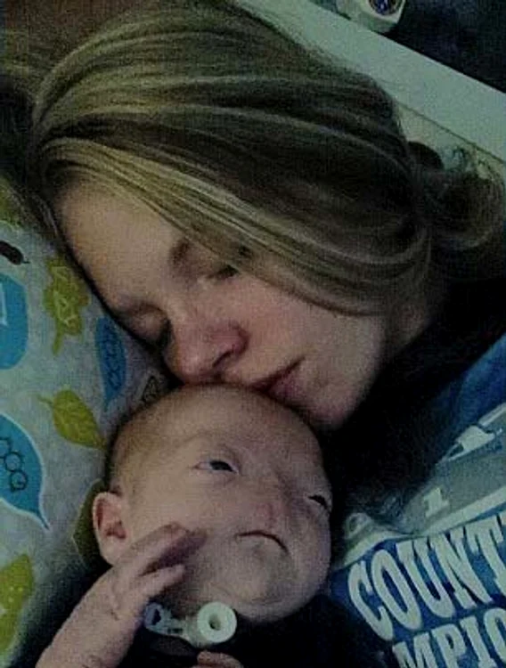 Mămica lui Eli speră într-o minune