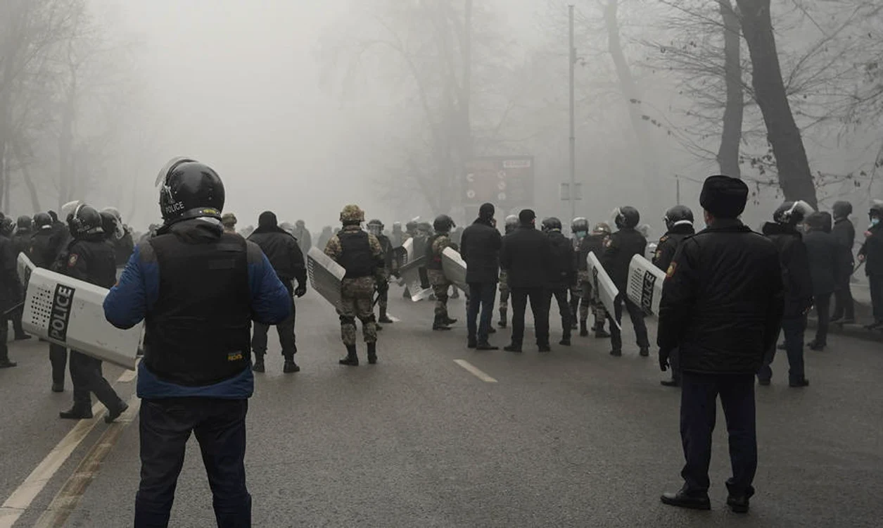 Rusia intervine în revoluția din Kazahstan foto: EPA-EFE