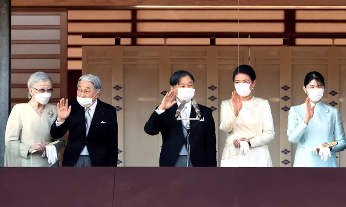 Fostul Imparat Akihito si sotia sa, fosta Imparateasa Michiko, alaturi de Imparatul Naruhito   profimedia 0747330945 jpg