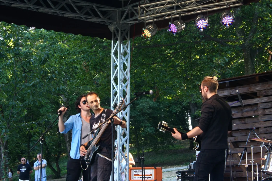 Muzica rock a atras bistriţenii în pădurea-parc Schullerwald FOTO: Bianca Sara