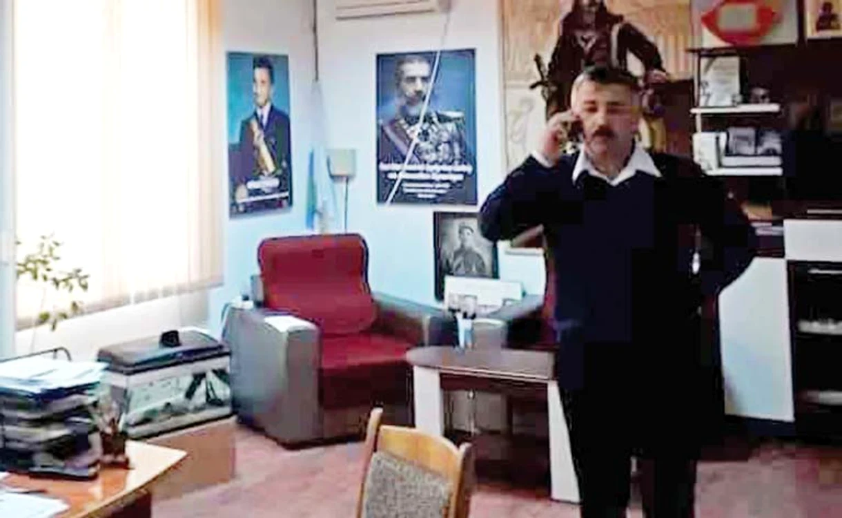 
    Tabloul cu dictatorul Nicolae Ceauşescu, primit cadou  