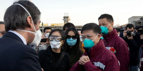 Echipa de medicii chinezi specializată în coronavirus a sosit în Italia FOTO Guliver / Getty Images