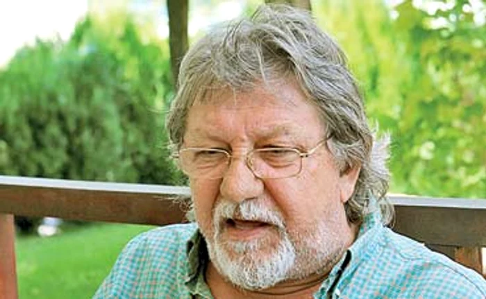 
    Sebastian Papaiani  ne-a dat emoţii acum  două luni, când a fost  internat de urgenţăFoto: adevarul  