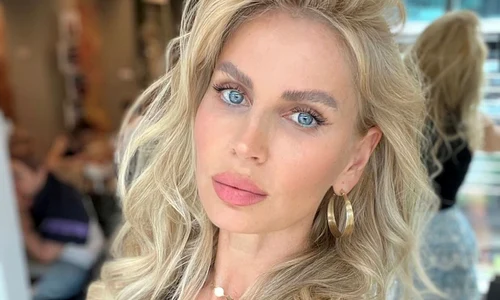 andreea banica22 png