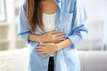 Femeie durere stomac FOTO Shutterstock jpg