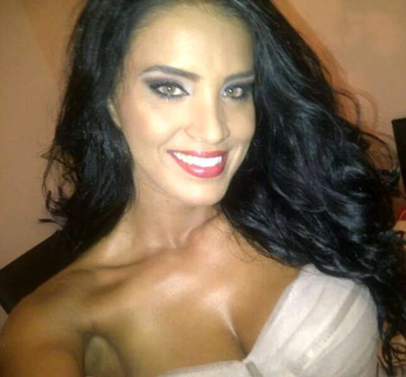 Adelina Pestritu imbracata sexy