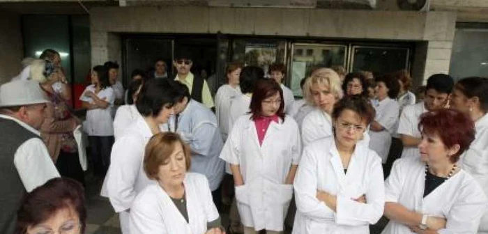 Medicii vor să iasă în stradă pe 1 septembrie FOTO Adevarul