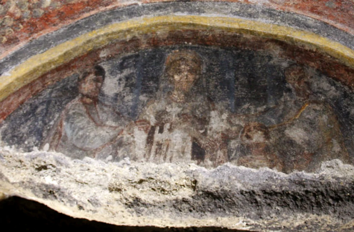 Cele mai timpurii reprezentări ale lui Iisus alături de apostolii săi au fost descoperite în 2010,  în niște catacombe din apropierea basilicii Sf. Petru. Iisus apare din nou cu barbă și observăm trăsăsturi ale apostolilor ce vor preluate în reprezentări ulterioare. 