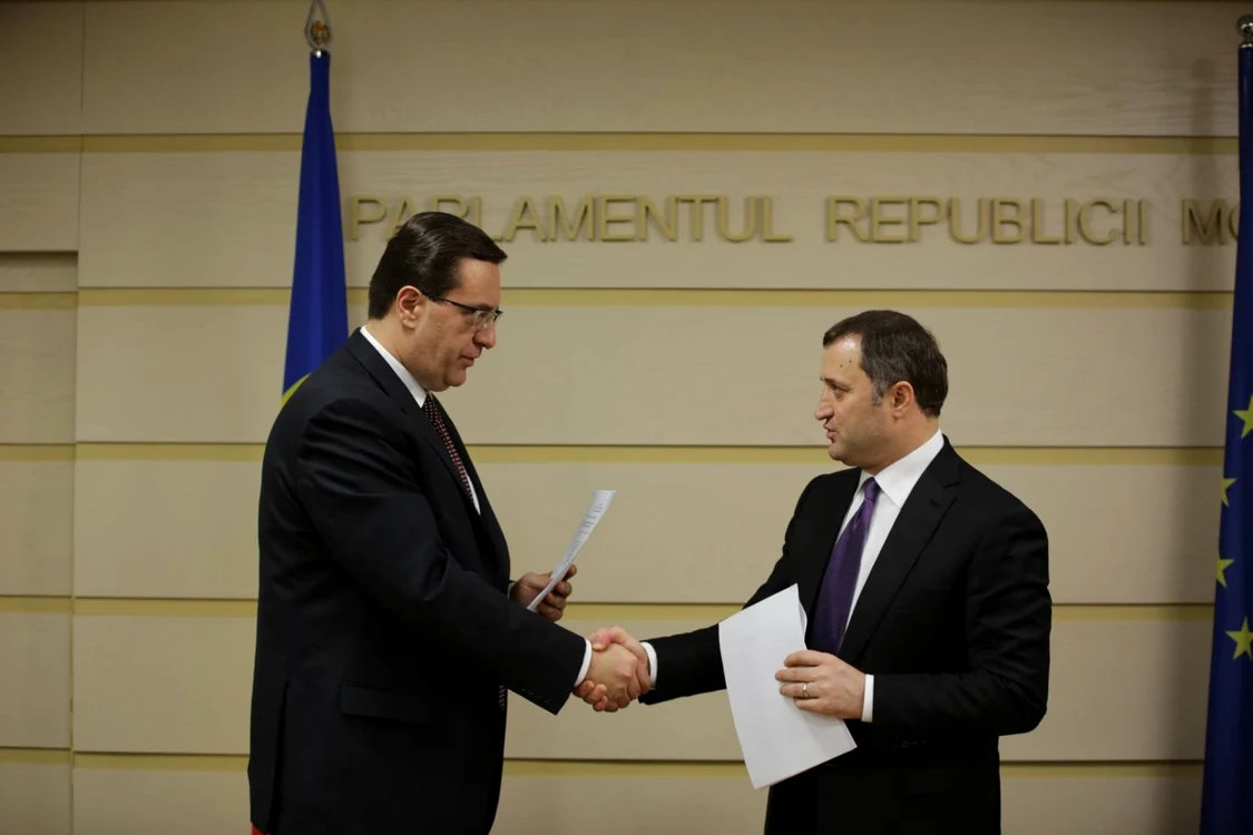 Marian Lupu şi Vlad Filat au preluat frâiele guvernării în Republica Moldova.