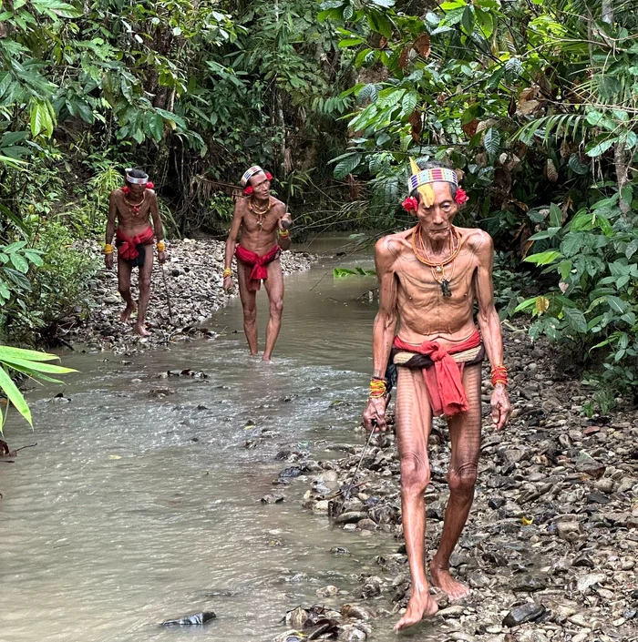 Triburile Mentawai sunt semi-nomade. FOTO: Facebook / Răzvan Calcan