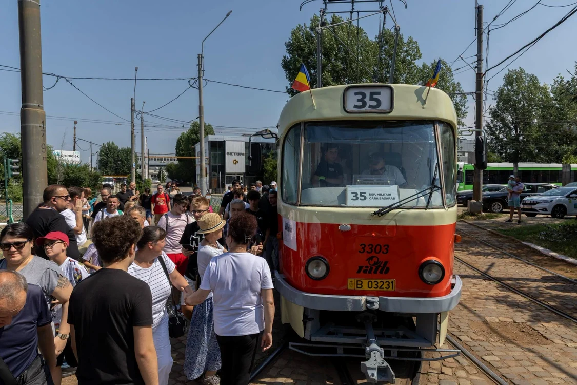 Generaţii de bucureşteni au mers cu tramvaiele Tatra o jumătate de secol. FOTO: Facebook