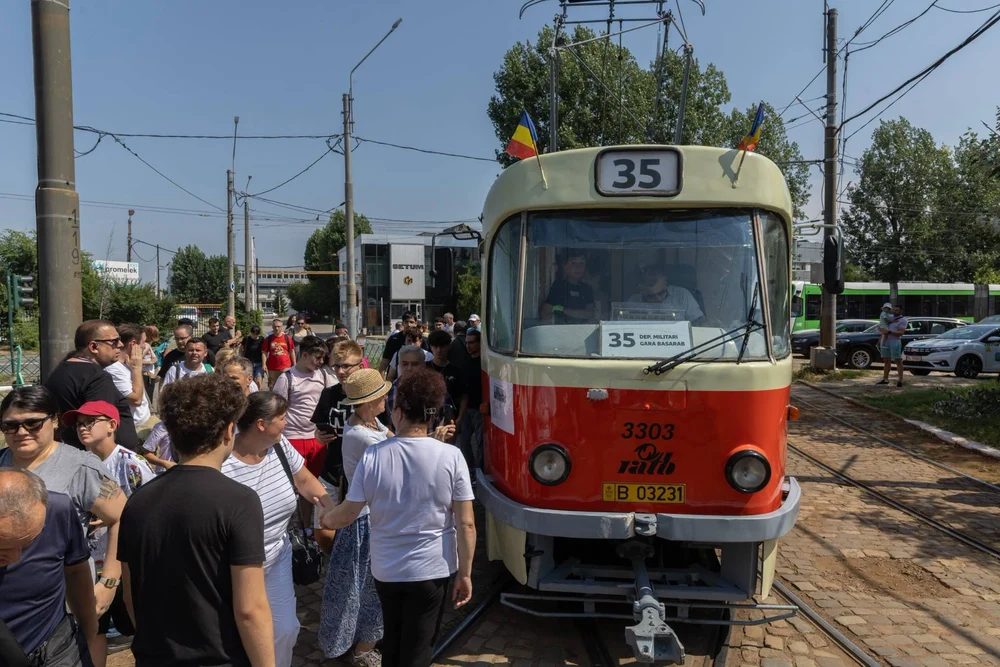 Tramvaiele Tatra ies din circulație, după o jumătate de secol. Ciprian Ciucu anunţă ce se va întâmpla cu vagoanele aflate în stare bună