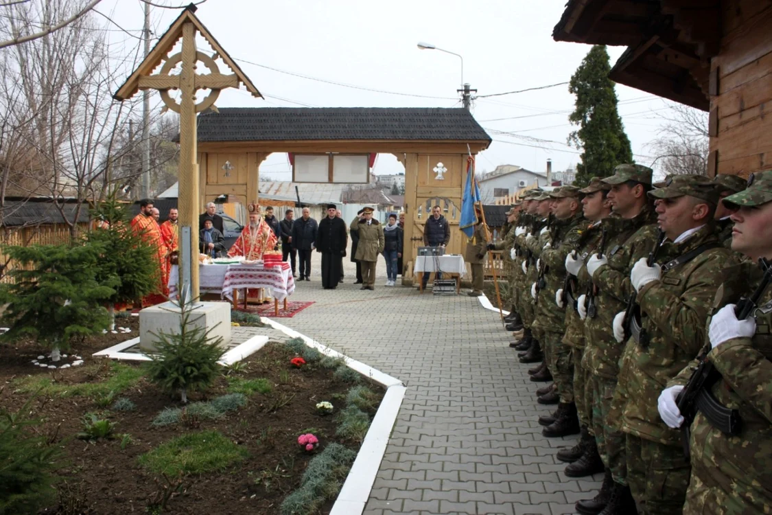 Imagine de ceremonia închinată foştilor deţinuţi politici FOTO Costiuc Petrică