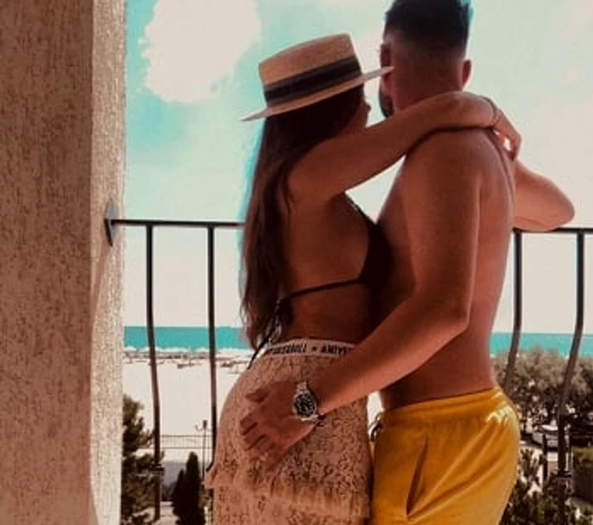 
    Nicole Cherry nu se mai dezlipește din brațele iubitului ei, mai mare cu opt aniFoto: Instagram  