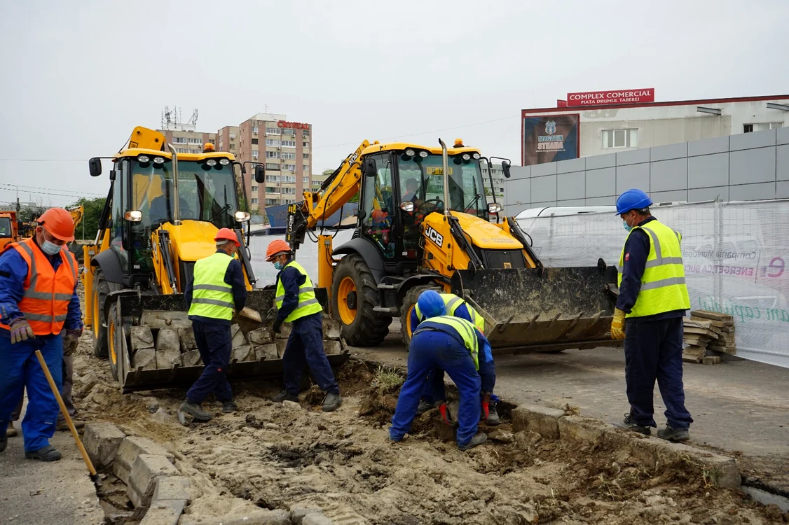 Muncitorii au început săpăturile în zona Pieții Moghioroș
