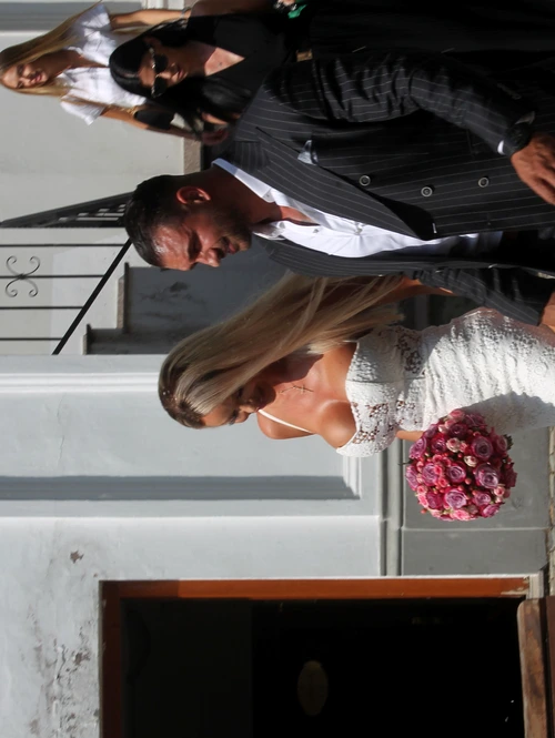 La cununia cu Victor Slav, Bianca a purtat o rochie de un roșu aprins, care nu avea un decolteu atât de adânc Foto: Arhivă Click!