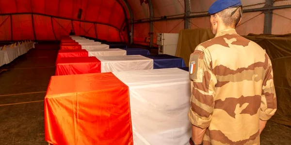 Sicrie ale 13 militari francezi morti in Mali FOTO EPA-EFE