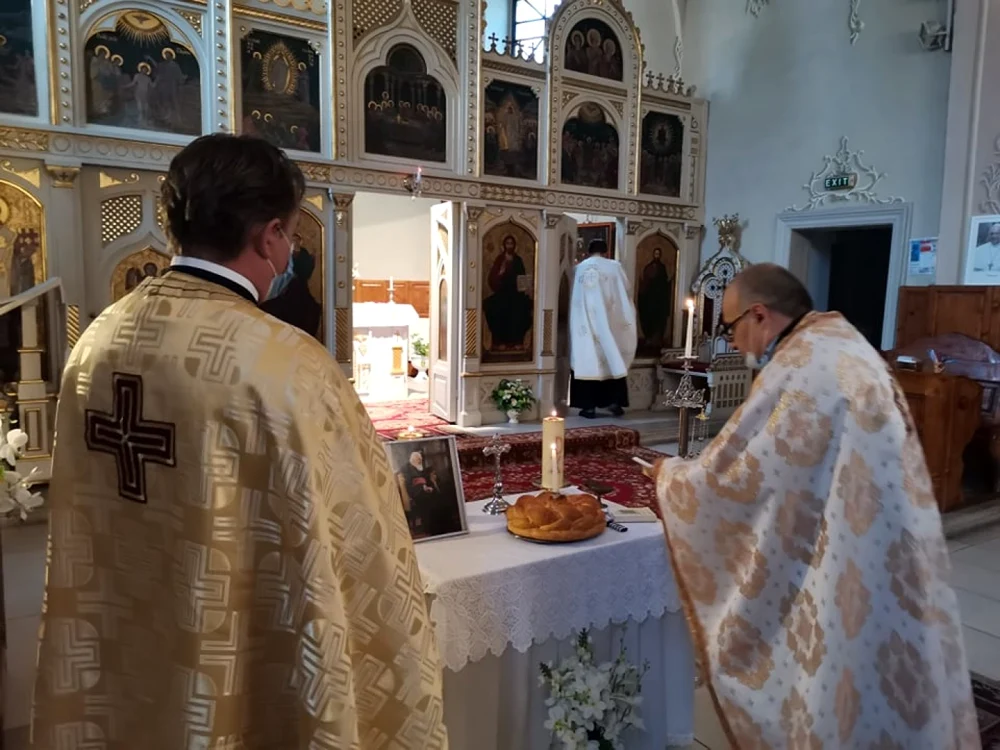 Parastas pentru Mitropolitul Nicolae Corneanu al Banatului într-o biserică greco-catolică FOTO Ş.Both