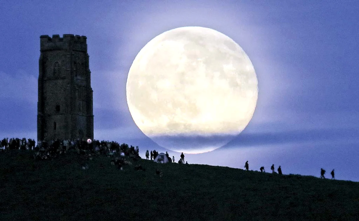 
    Luna, avanpostul viitoarelor misiuni spațialeFoto: guliver/ Getty Images  