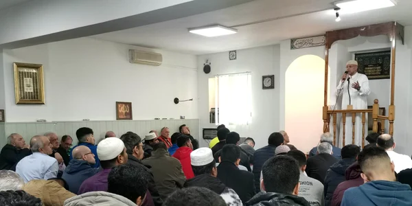 imamul alim sawfan la rugaciune foto stefan both