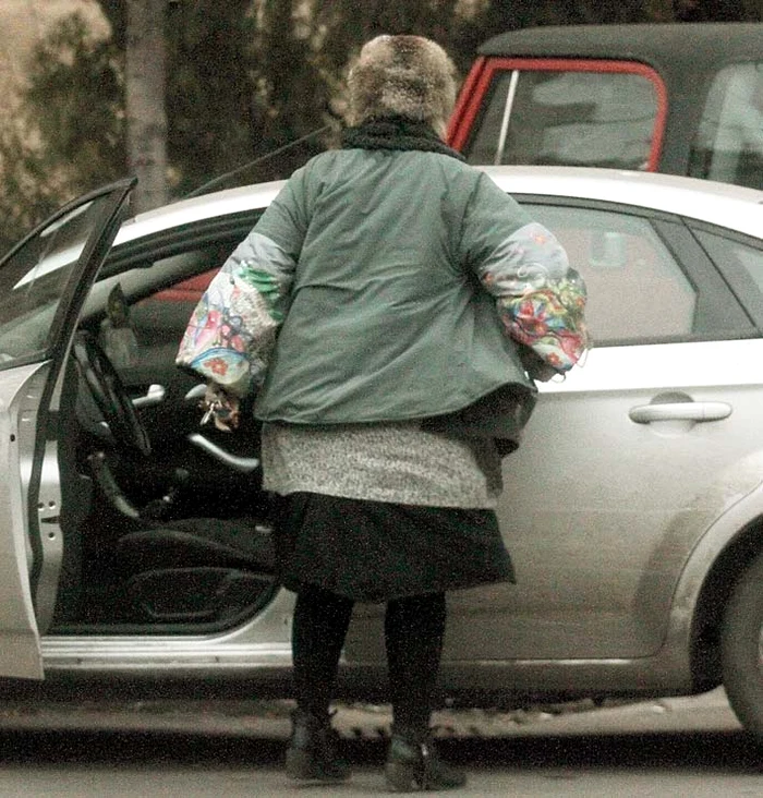 90 kg: Nici hainele largi nu-i mai ascund kilogramele în plus