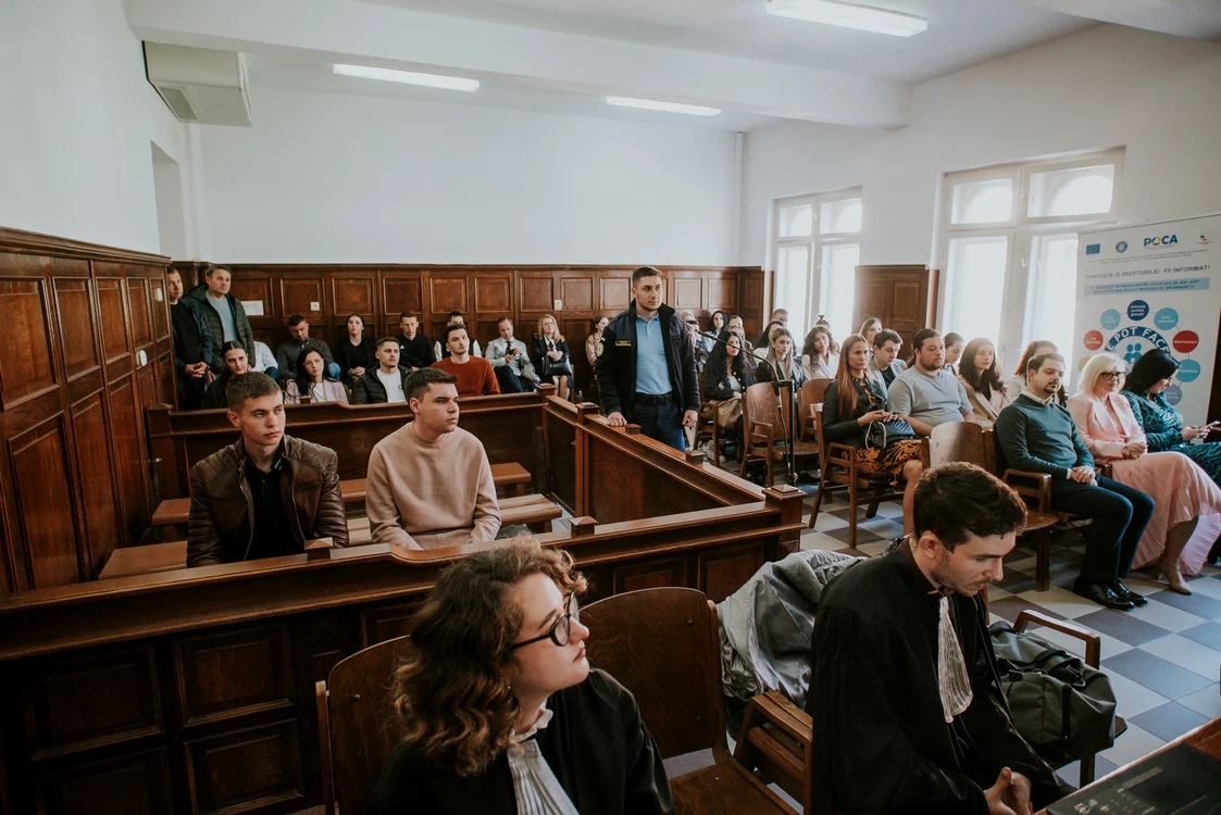 Studenții arădeni, în sala de judecată UVVG