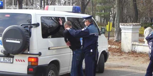 Brăila: Spărgători alungaţi de sistemul de alarmă