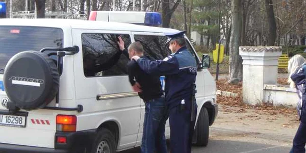 Brăila: Spărgători alungaţi de sistemul de alarmă