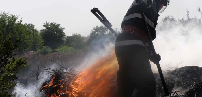 Incendiile au fost stinse de pompieri în timp util (foto arhiva)