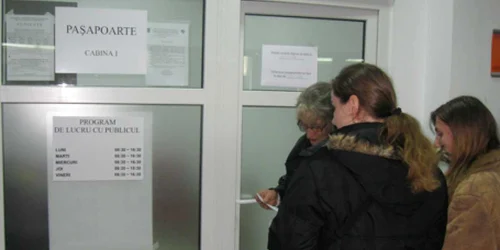 Puţini pietreni s-au lăsat amprentaţi pentru noul paşaport