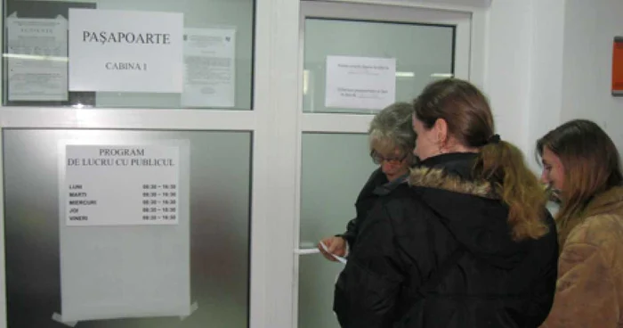 Puţini pietreni s-au lăsat amprentaţi pentru noul paşaport