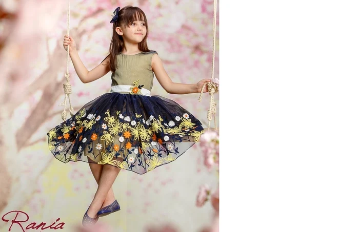 
    Rania este de mică foarte cochetă şi pasionată de modă  