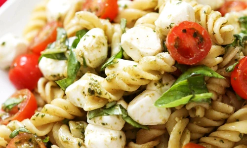 Salata Caprese de paste jpeg