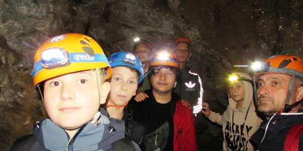 33 de elevi din Târgoviște au avut parte de aventura vieții, în Bucegi. FOTO sociația Chindia Jurasic Park