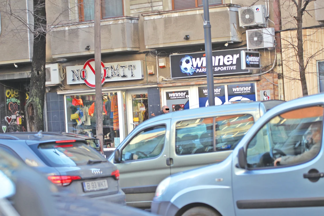 
    Patrick Borcea colindă străzile din București cu un bolid scumpFoto: Mihai Ionescu  