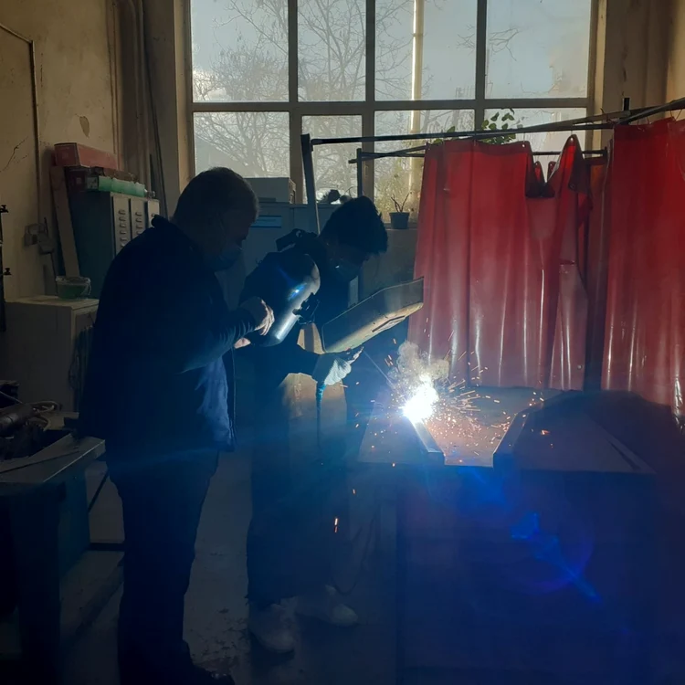 Elevii lucrează la noul proiect din prima zi a semestrului FOTO: Adevărul