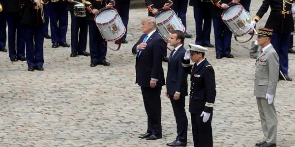 Donald Trump şi Emanuel Macron la parada de Ziua Franţei în 2017 FOTO Guliver / Getty Images / Pierre Suu