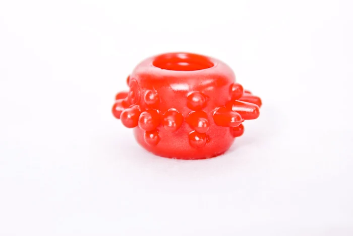 Inelul pentru penis este una dintre acele jucării sexuale pentru ambii parteneri special creat pentru a oferi plăcere