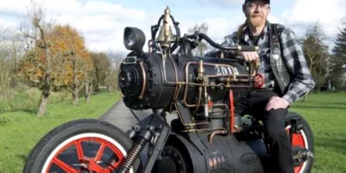 motocicleta cu aburi